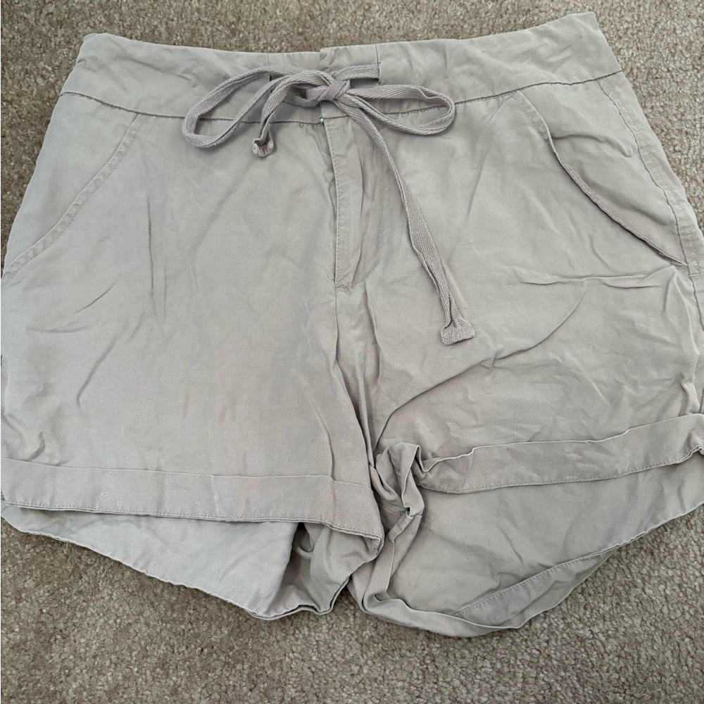 Max Jeans Women's Light Gray Cargo Shorts